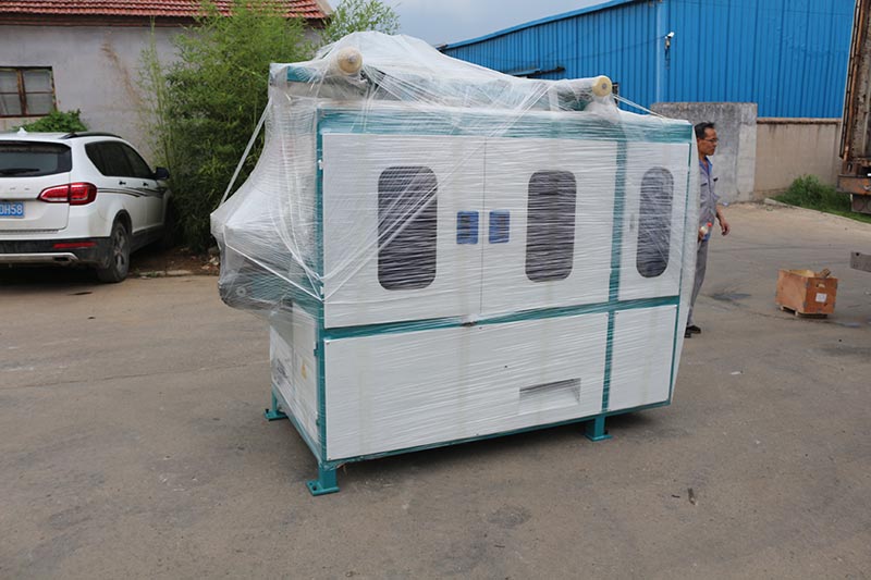 Geelong machinery exported one container, veneer edge grinding machine, veneer jointing machine, and spindleless veneer peeling machine and other plywood factory consuming materials, like packing belts, glue granules, thread for veneer composer machine to our clients in Indonesia.