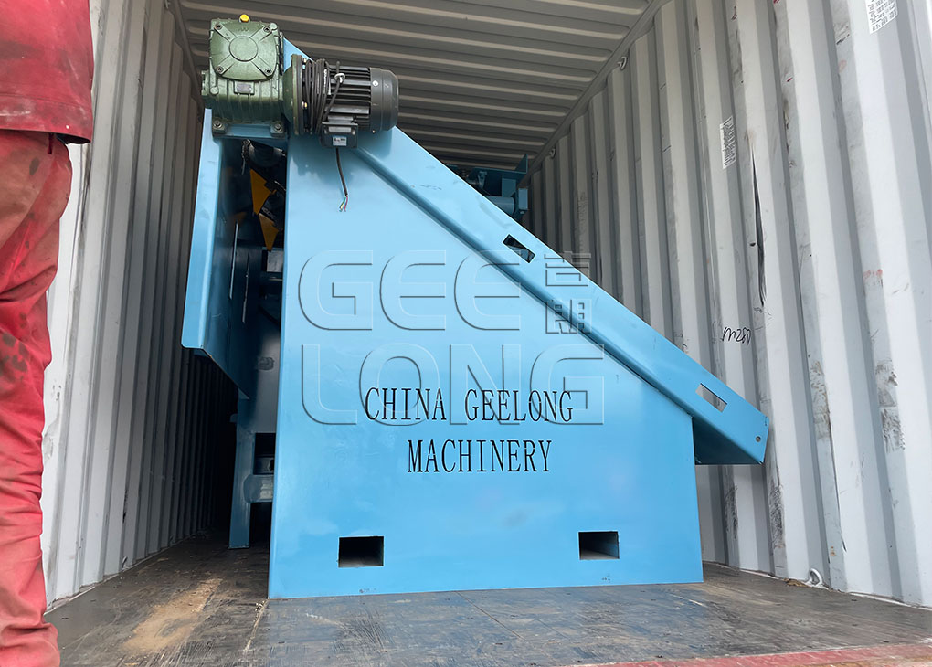 China GEELONG exported 6 sets of 4ft veneer peeling machine line
