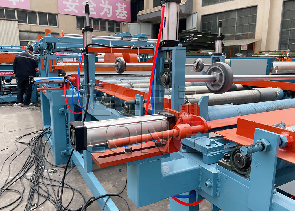 China GEELONG roller type plywood edge cutting saw machine