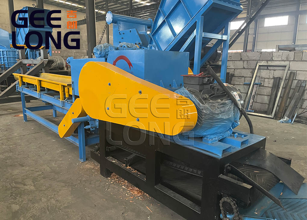 china geelong  1-2T per hour small capacity wood chips machine