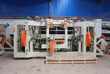 Geelong machinery exported two container：8feet spindle log debarker machine, 8feet spindle veneer peeling machine, face veneer cutter machine, electric spare pa