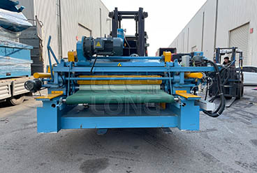 China GEELONG exported heavy duty 5ft veneer peeling machine and 3T HELI brand forklift to Indonesia