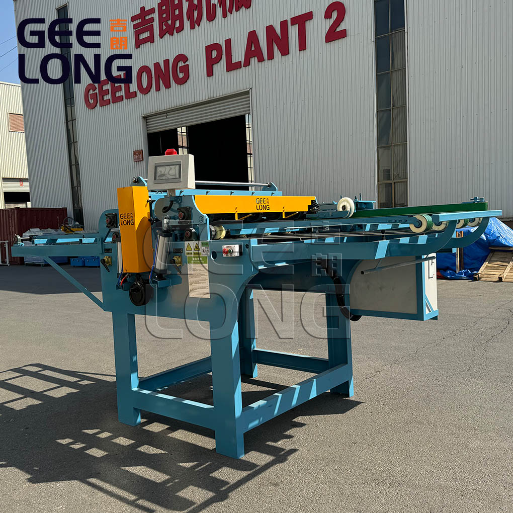 Wood core veneer clipper machine